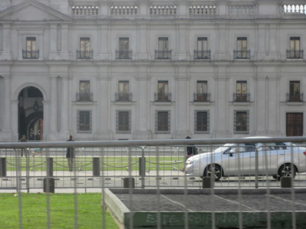 Апартаменты Departamento Paseo Bulnes Metro La Moneda Сантьяго Экстерьер фото