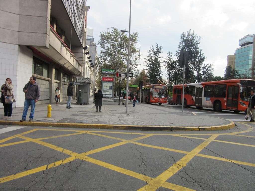Апартаменты Departamento Paseo Bulnes Metro La Moneda Сантьяго Экстерьер фото